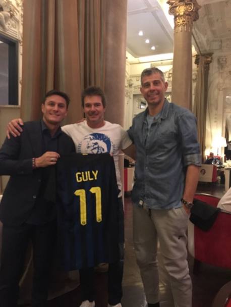 Tra Javier Zanetti (a sinistra) e Francesco Toldo (a destra), Andres Guglielminpietro, conosciuto come Guly, ex di Milan ed Inter. Twitter